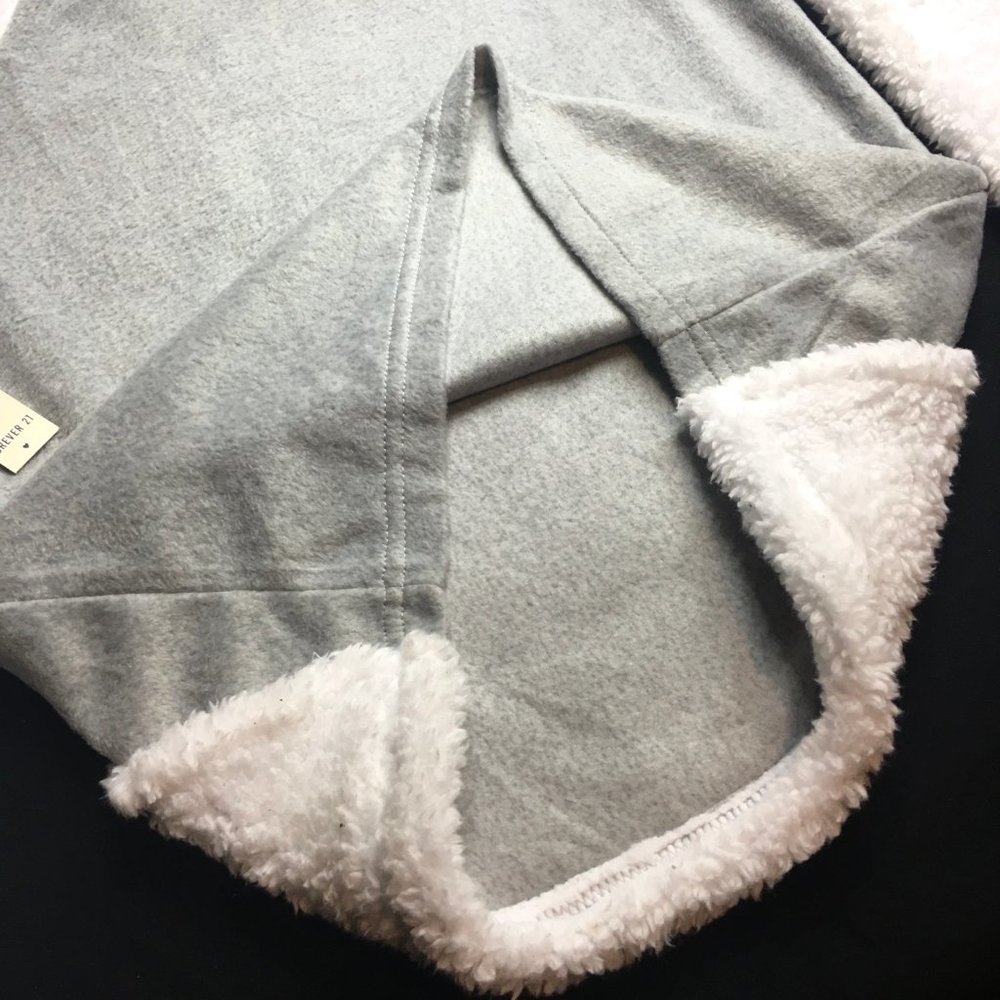 🌺3/$15🌺NWT For 21 Women's Panda Sleepwear Top. - Picture 6 of 7
